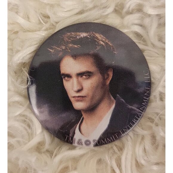 Collectible The Twilight Saga:  Twilight Movie Pins, Set of 6 - Picture 6 of 10